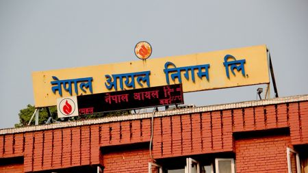 होटल र रेस्टुरेन्टमा बढी ग्यास सिलिन्डर राखे कारबाही गर्ने निगमको चेतावनी