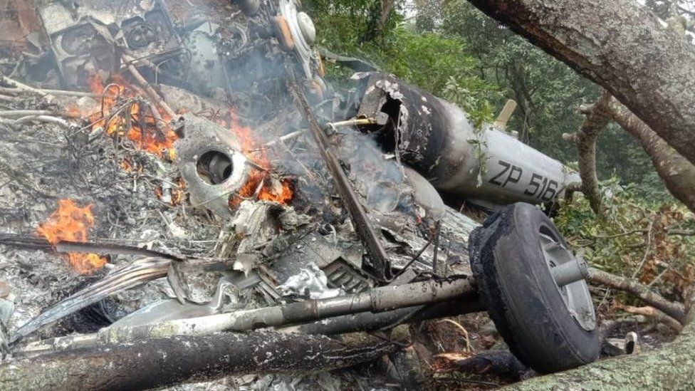 हेलिकप्टर दुर्घटनामा सेनाध्यक्ष्य रावत, उहाँकी श्रीमतीसहित अरु ११ जनाको मृत्यु