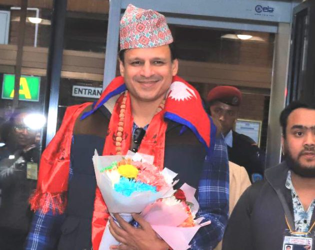 दशदिने नेपाल भ्रमणको लागि बलिउड अभिनेता विवेक ओबराय सपरिवार सहित काठमाडौं आइपुगे