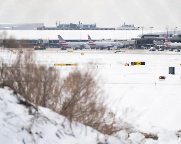 अमेरिकामा भारी हिमपातका कारण सार्वजनिक यातायात ठप्प