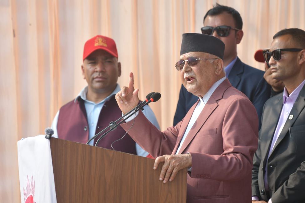 मलाई सरकारबाट हटाएपछि ड्राइभर बिनाको गाडी जस्तो हुन्छ देशः एमालेका अध्यक्ष ओली 2 Online Bichar विकास, समृद्धी र सुशासनको पहरेदार