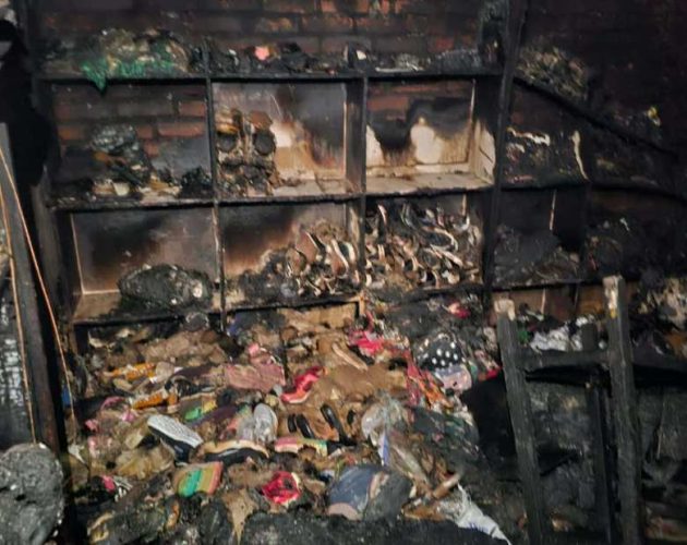 बुटवलको एक जुत्ता पसलमा आगलागी हुँदा करोड बढीको क्षति