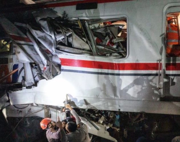 इन्डोनेसियामा दुईवटा रेल एकापसमा ठोक्किएर दुघर्टना हुँदा १४ जनाको मृत्यु, ८४ जना घाइते