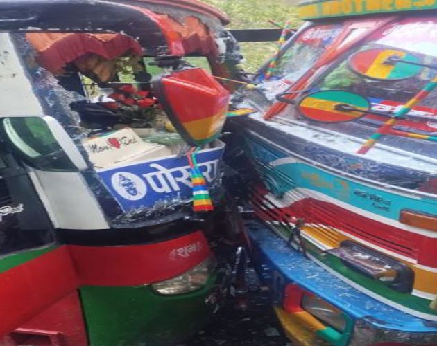 यात्रुबहाक बस र ट्रक ठोक्किएर दुर्घटना हुँदा भारतीय तीर्थयात्री घाइते