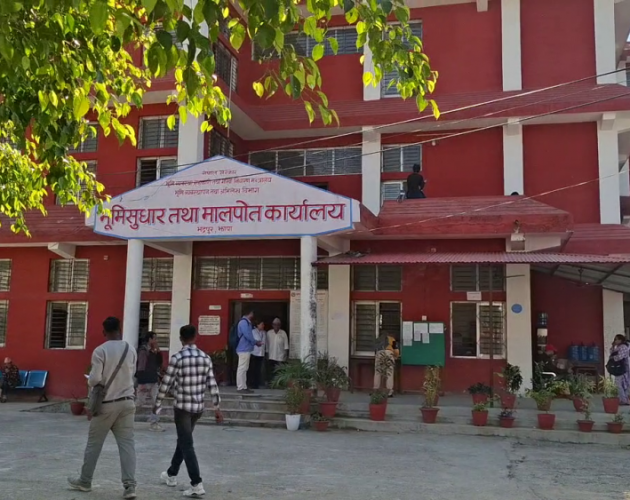 मालपोत भद्रपुरमा टोकन प्रणाली लागू, बिचौलियामाथि कडाइ