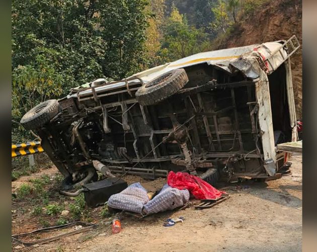 प्युठानमा तीर्थयात्री बोकेको जीप दुर्घटना: एक बालकको मृत्यु, २० जना घाइते
