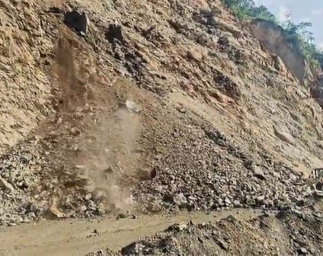 पहिरो खस्दा कान्ति लोकमार्ग अवरुद्ध