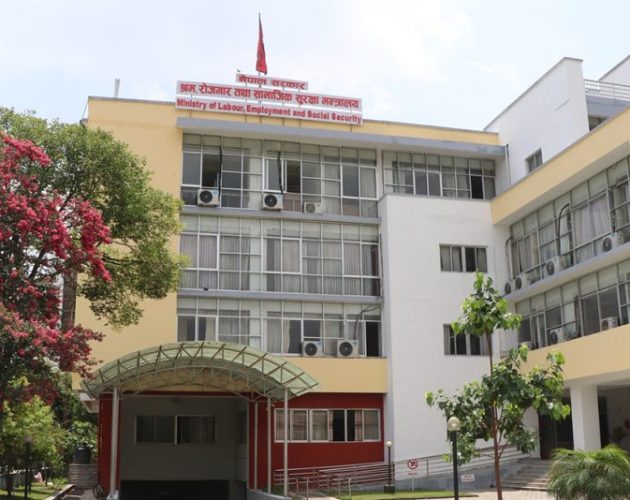 नेपाली दूतावासले विदेशमा रहेका श्रमिकसँग प्रत्यक्ष संवाद गर्न साप्ताहिक रूपमा फेसबुक र टिकटक लाइभ गर्ने