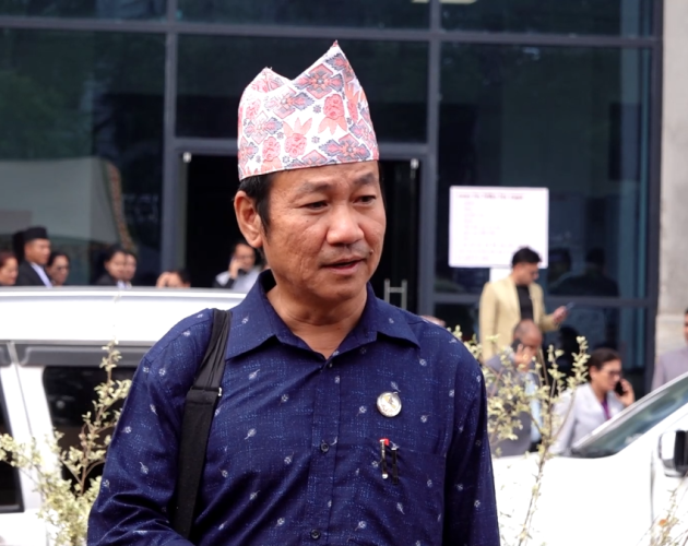 ट्राफिक नियम उल्लंघन गरेपछि सांसद हर्क साम्पाङ कारबाहीमा