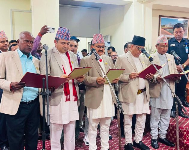 लुम्बिनी मन्त्रिपरिषद् पुनर्गठन: पाँच नयाँ मन्त्रीले लिए शपथ