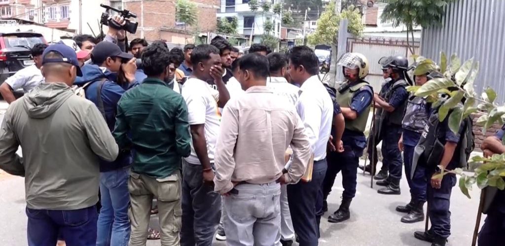 कलैया अधिवेशन विवाद: रास्वपा केन्द्रीय कार्यालयमा कार्यकर्ताको धर्ना 1 Online Bichar विकास, समृद्धी र सुशासनको पहरेदार