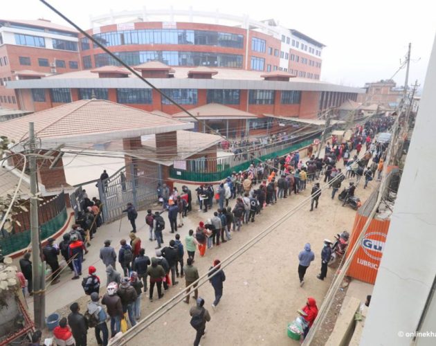 राहदानी विभाग परिसरमा शरीरमा आगो लगाएर एक पुरुषले गरे आत्मदाहको प्रयास