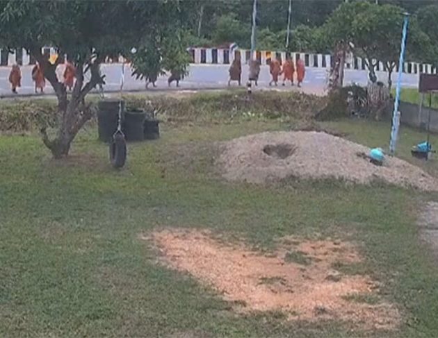 थाइल्यान्डमा ११ वर्षीय बालकले चलाएको पिकअपले ठक्कर दिँदा १० बौद्ध भिक्षुको मृत्यु