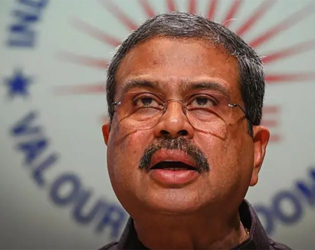 धर्मेन्द्र प्रधानको राजीनामापछि प्रल्हाद जोशीले सम्हाले शिक्षा मन्त्रालय