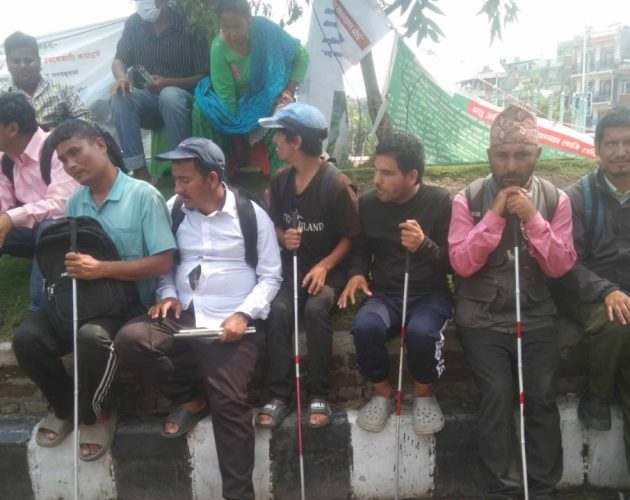 सरकारसँग सहमति भएपछि दृष्टिविहीन समुदायको माइतीघरमा जारी धर्ना स्थगित