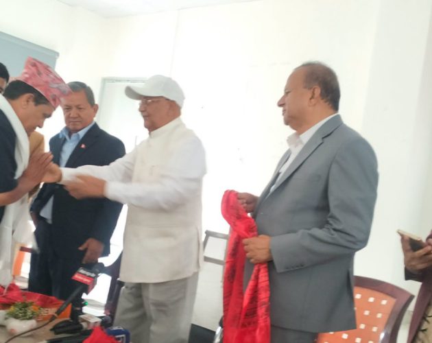 नेकपाका पोलिटब्युरो सदस्य डीबी कार्कीसहित ६ केन्द्रीय सदस्य एमालेमा प्रवेश
