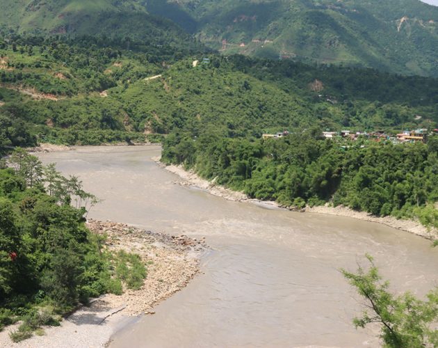 त्रिशूली नदीमा भ्यान खस्यो, चालक बेपत्ता