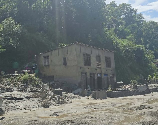 बाढीमा मृत्यु हुनेको संख्या ५४७ पुग्यो, एक प्रहरीको शव फेला