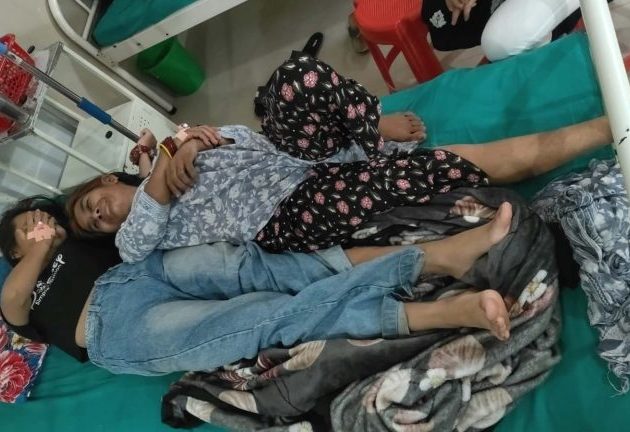 न्वारानको भोजपछि बिर्तामोडमा ५० जना बिरामी, १२ अस्पताल भर्ना