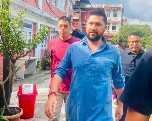 बालेनको ‘एक्लै लडिरहेको छु’ स्टाटसमा राजनीतिक अर्थ छैन : रवि लामिछाने