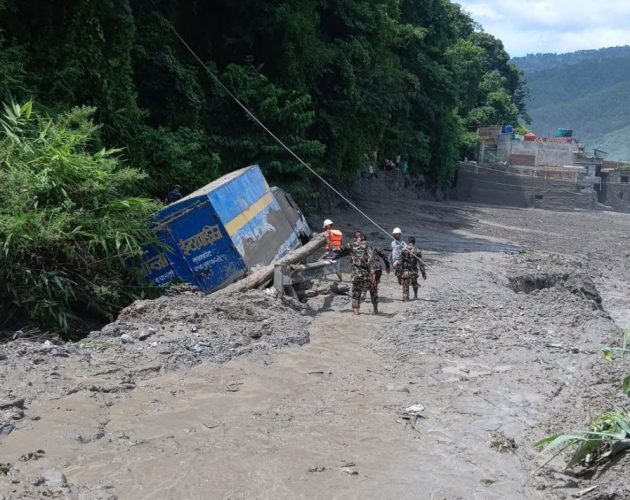 बाढी उद्धारमा सेनाका ६ हेलिकोप्टर खटिए, २९ जनाको हवाई उद्धार