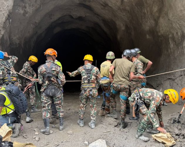 रसुवा बाढी: सुरुङमा विदेशी विज्ञसहित सेनाको उद्धार अभियान तीव्र