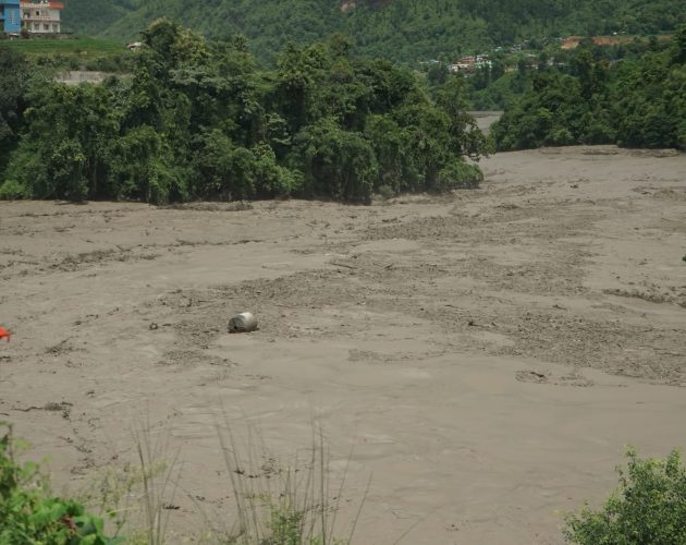 तिब्बतबाट आएको बाढीले रसुवा भन्सार कार्यालय बगायो, २० कर्मचारी अझै सम्पर्कविहीन