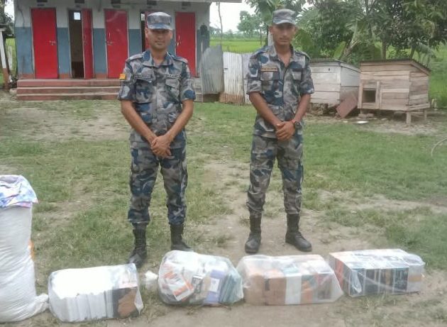 झापामा १८ लाखको मोबाइल पार्ट्स बरामद, भन्सार दाखिला