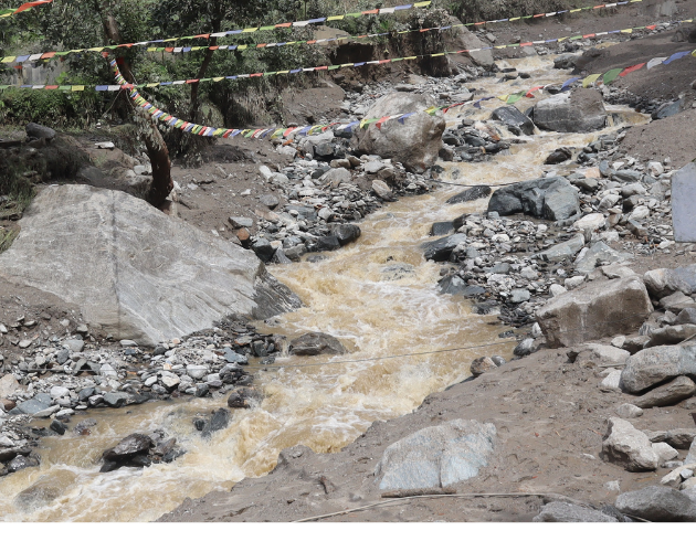 वीरेखोलामा भीषण बाढी आउँदा २३ परिवार विस्थापित