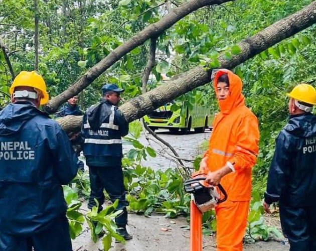 लगातारको वर्षासँगै आएको पहिरो र बाढीका कारण लुम्बिनी प्रदेशका सात मुख्य सडक अवरुद्ध