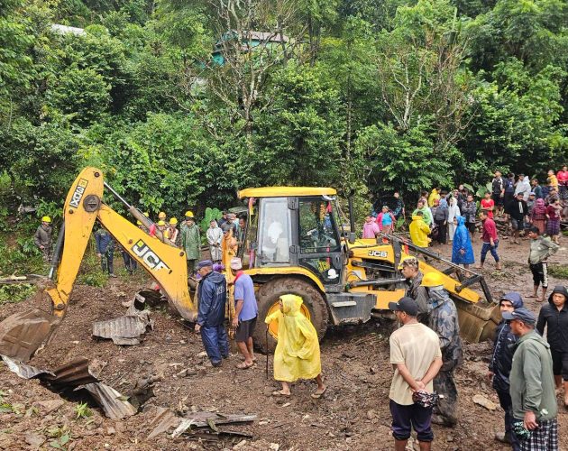अविरल बर्षाको कारण पाल्पामा पहिरोले घर पुरिदा ५ जनाको मृत्यु