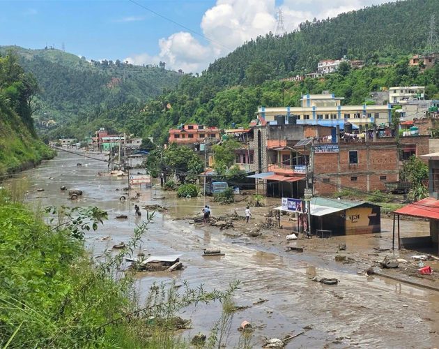 भारी वर्षाको सम्भावनापछि पृथ्वी राजमार्गमा सवारी आवागमन रोक