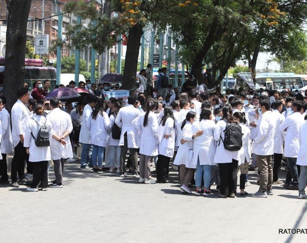 स्वास्थ्यकर्मीमाथि आक्रमण गर्नेलाई ५ वर्षसम्म कैद र ५ लाखसम्म जरिवाना प्रस्ताव