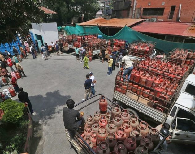 वैकल्पिक मार्गबाट तीन दिनमा काठमाडौं भित्रियो ८८ हजार ग्यास सिलिन्डर