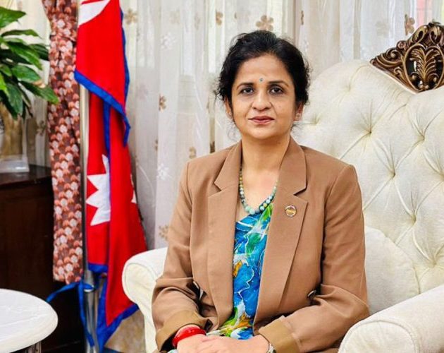 ग्यास अभावबारे विवादास्पद अभिव्यक्ति दिएपछि उद्योगमन्त्री यादवद्वारा पदबाट राजीनामा