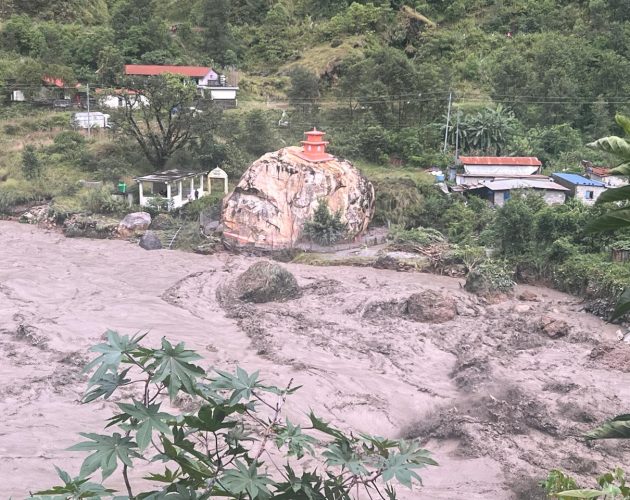 नदीको बहाव हेर्ने क्रममा लडेर एकजनाको मृत्यु