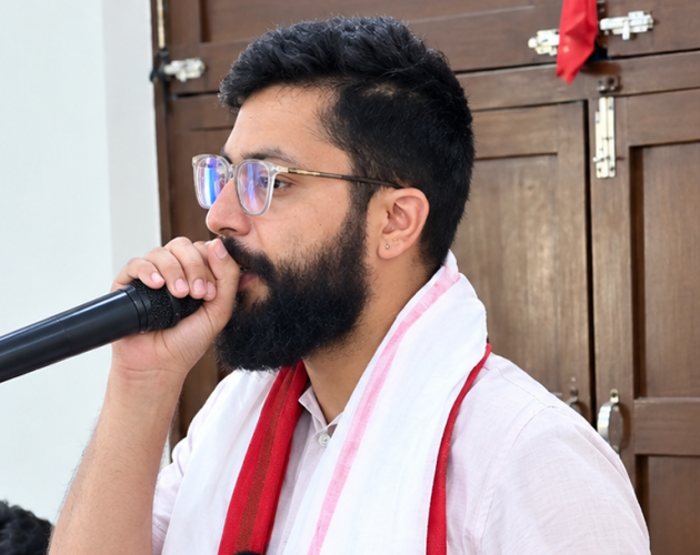 सिरहामा शिक्षामन्त्री पोखरेलको कार्यक्रममा विवाद, ‘लखेटिएको होइन’ सांसद यादवको स्पष्टीकरण