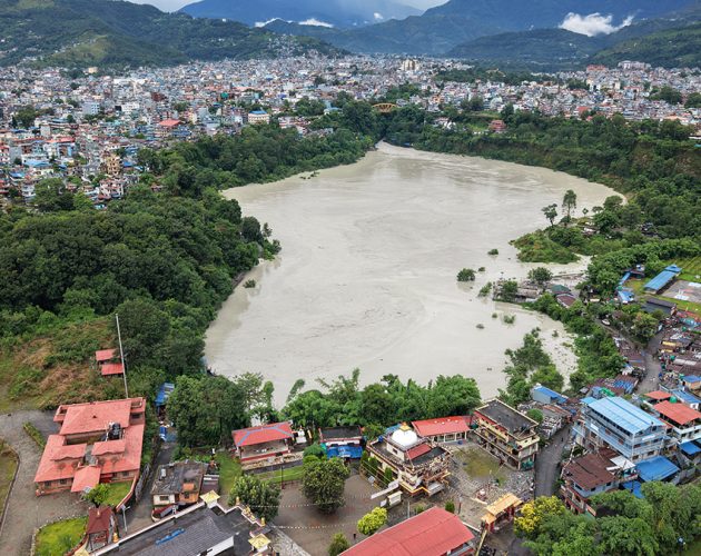 निरन्तर वर्षाले पोखराको रामघाटमा सेती नदी थुनिएर बन्यो ताल