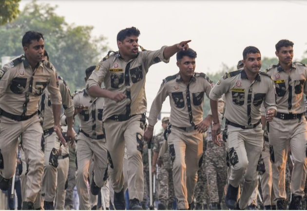 दिल्लीमा निर्वाचन आयोग प्रमुखको राजीनामा माग्दै प्रदर्शन, ७ हजारभन्दा बढी पक्राउ