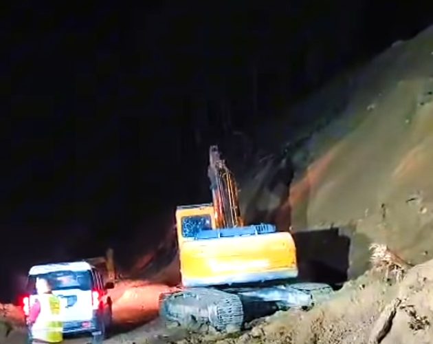 गलौंतीमा सडक भासिँदा अवरुद्ध बनेको पृथ्वी राजमार्ग सञ्चालनमा ल्याइयो