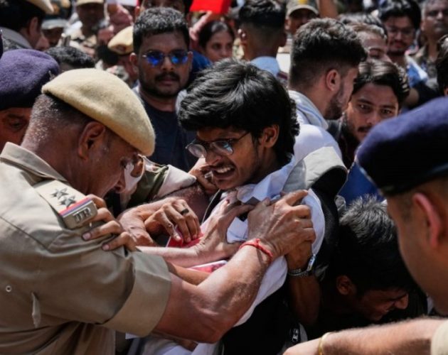 भारतमा प्रमुख निर्वाचन आयुक्तको राजीनामा माग्दै प्रदर्शन, ७०० बढी पक्राउ