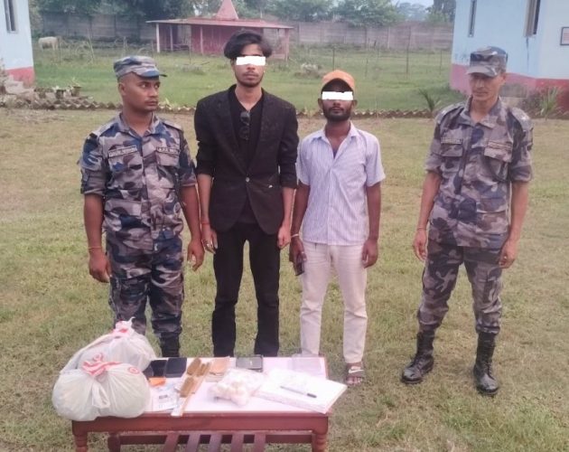 झापाको पाठामारी नाकाबाट १२.७७० ग्राम सुनसहित दुई जना पक्राउ
