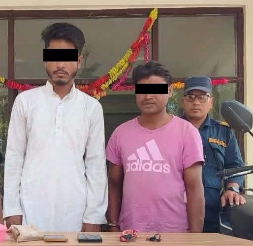 झापामा खैरो हेरोइनसहित दुई जना पक्राउ