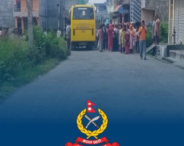 स्कुल बसको ठक्करबाट एक बालकको मृत्यु